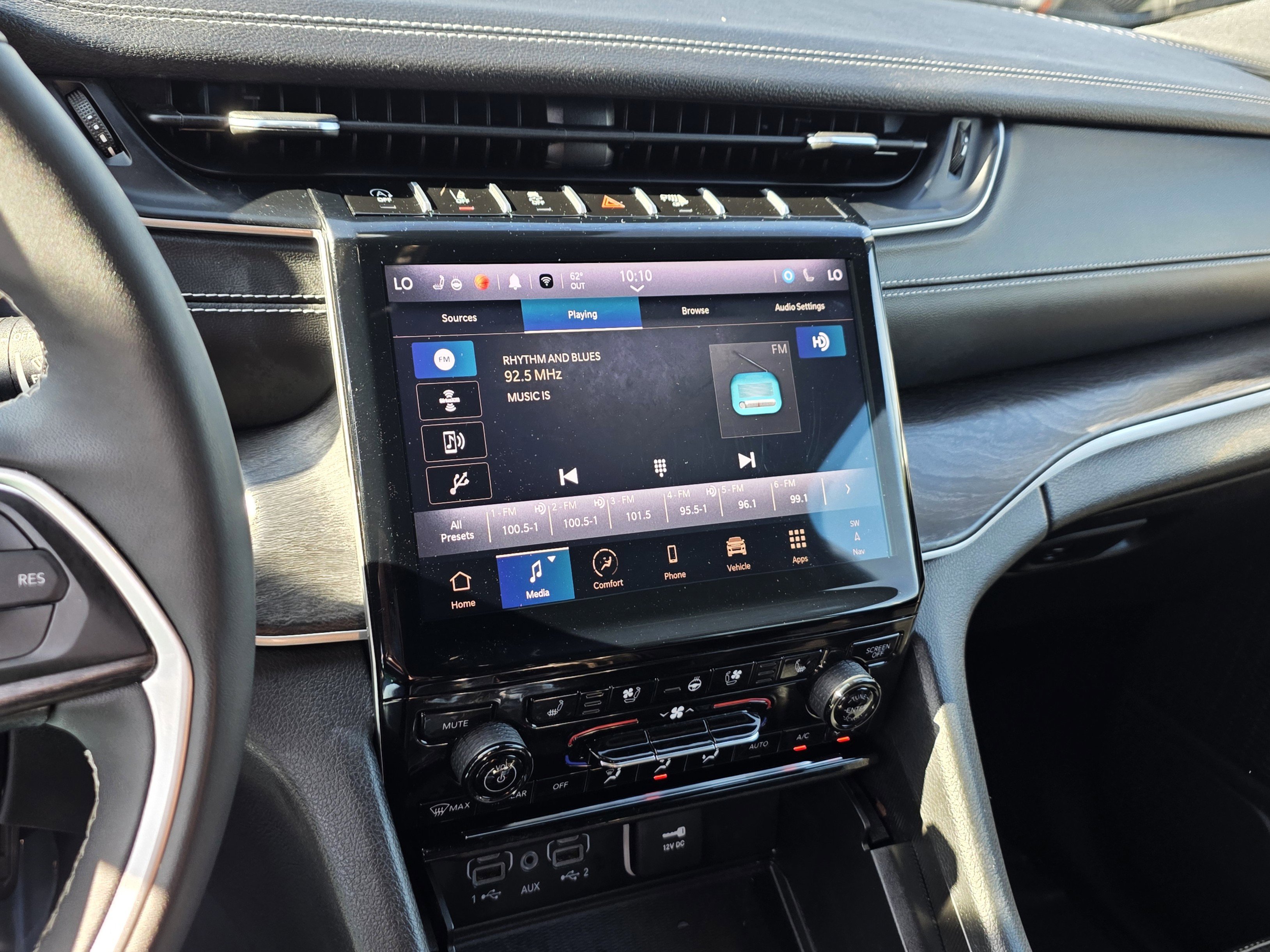 Certified 2024 Jeep Grand Cherokee L Limited w/ Luxury Tech Group II image 11