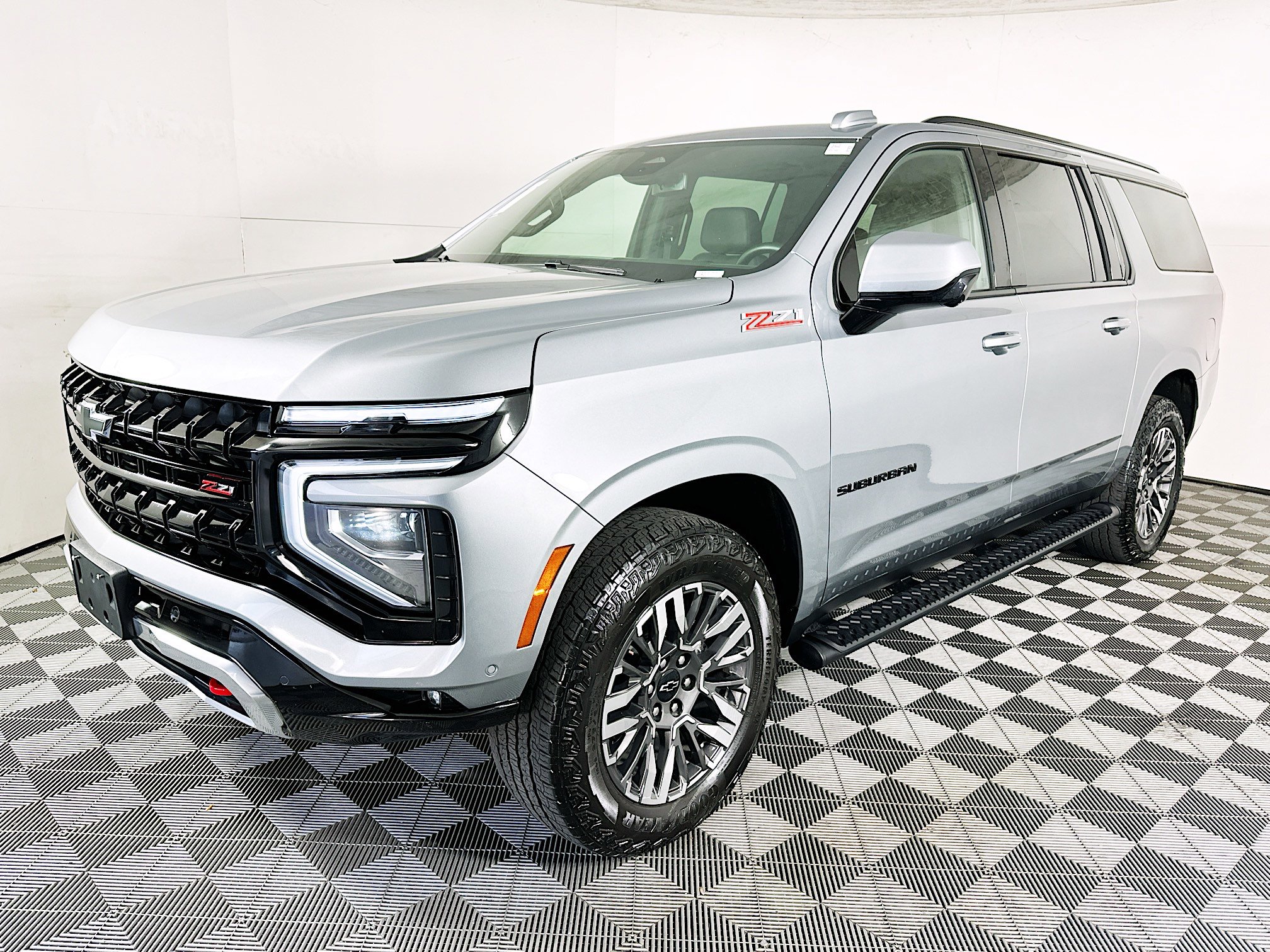 Used 2025 Chevrolet Suburban Z71 image 7