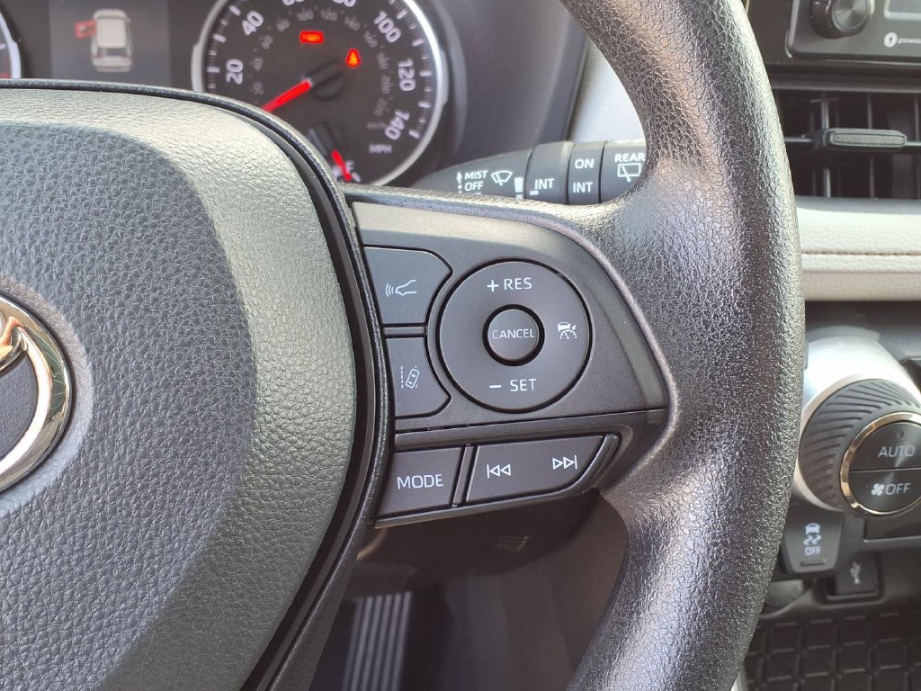 Used 2022 Toyota RAV4 XLE w/ Convenience Package FWD image 32