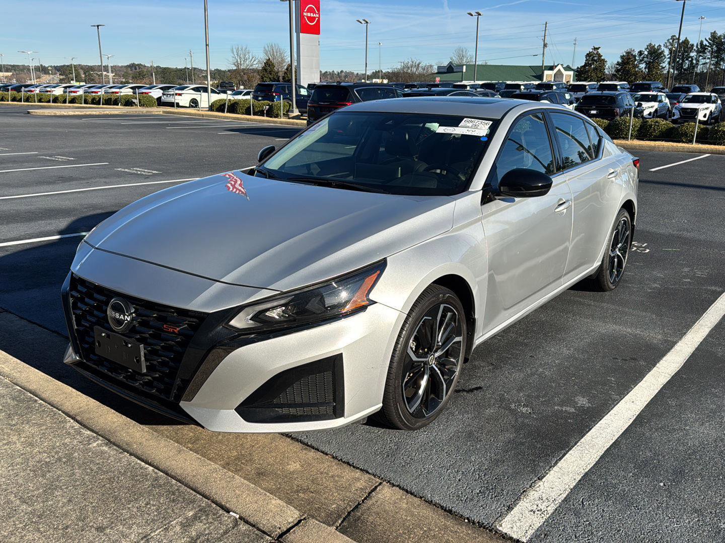 Used 2024 Nissan Altima 2.5 SR w/ SR Premium Package image 2