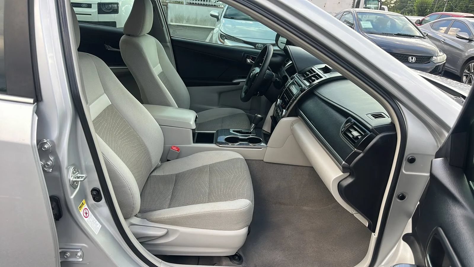 Used 2012 Toyota Camry LE FWD image 9