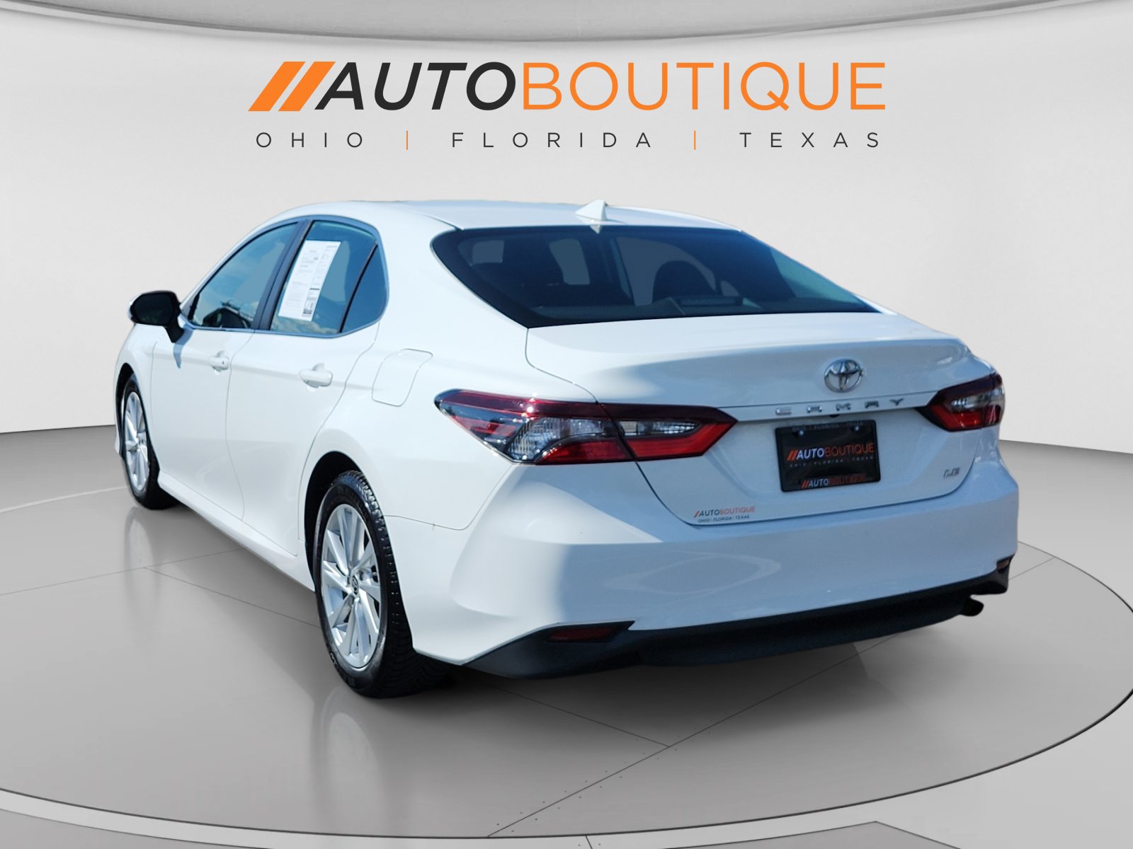 Used 2021 Toyota Camry LE FWD image 3