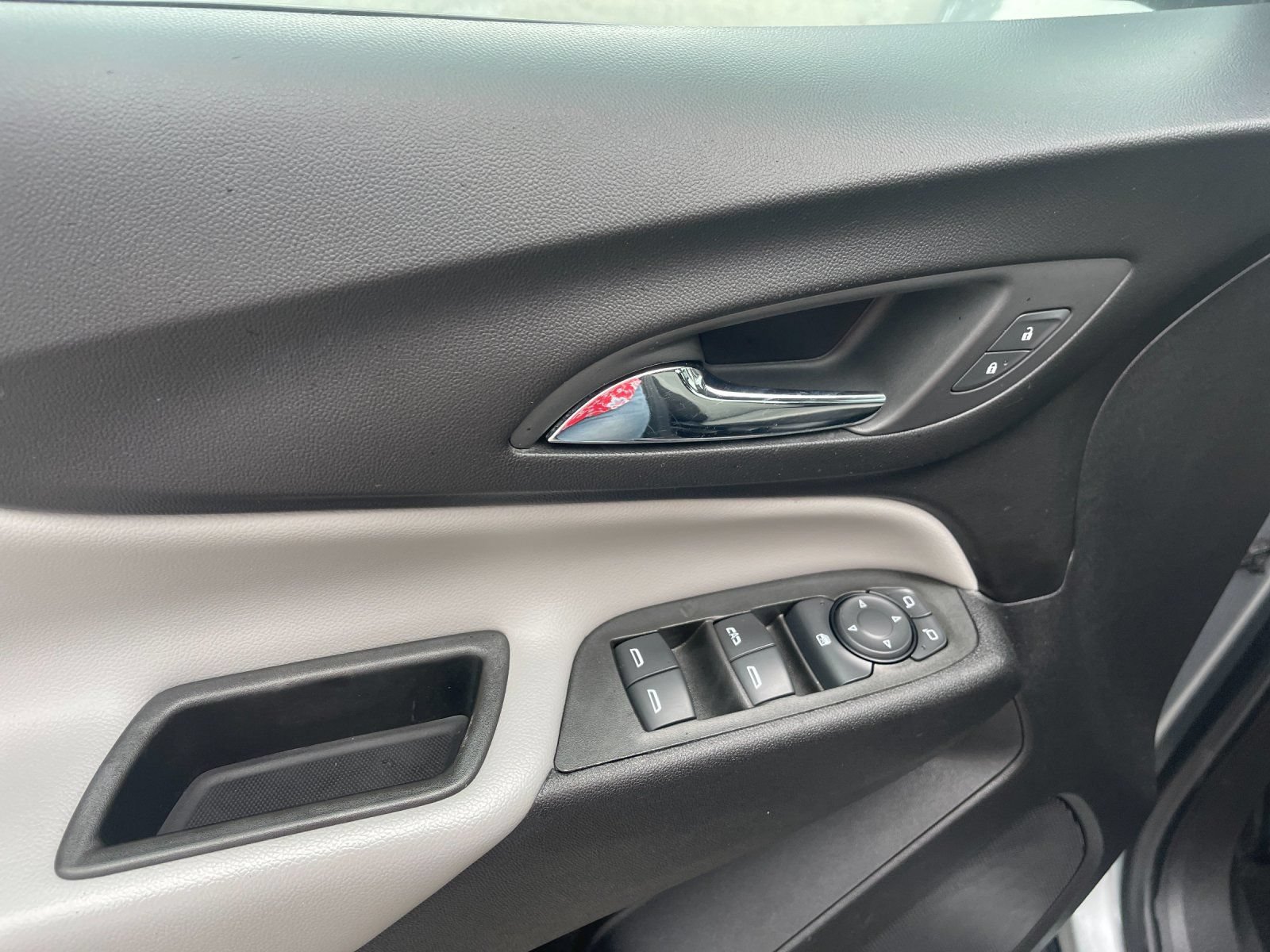 Used 2023 Chevrolet Equinox LS w/ Driver Confidence II Package FWD image 13