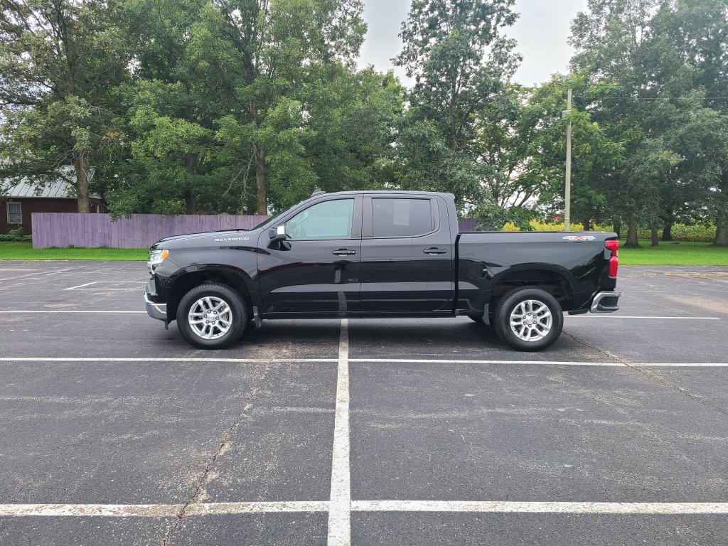 Used 2024 Chevrolet Silverado 1500 LT AWD/4WD image 4