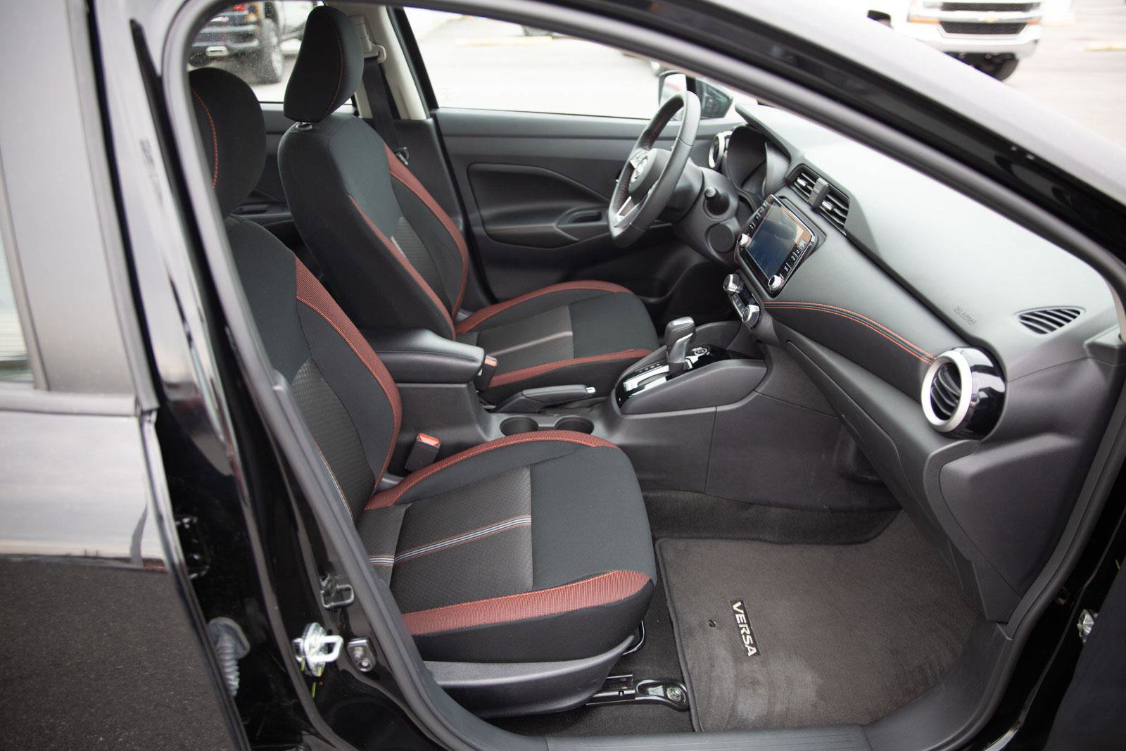 Used 2025 Nissan Versa SR image 22