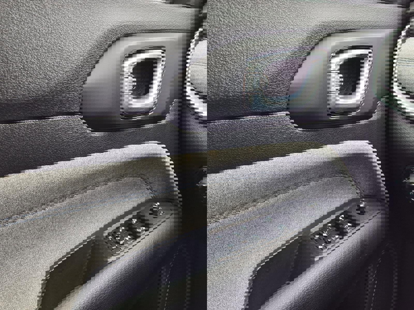 Used 2024 Jeep Compass Latitude w/ Altitude Special Edition image 15