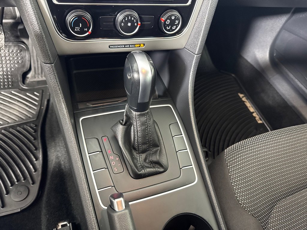 Used 2018 Volkswagen Passat 2.0T S w/ Driver Assistance Package image 19