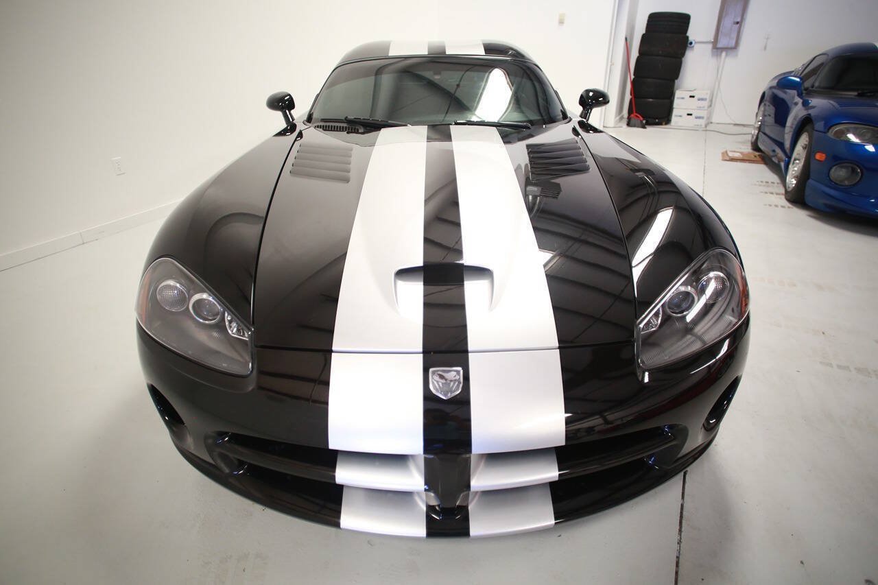 Used 2006 Dodge Viper SRT-10 RWD image 2