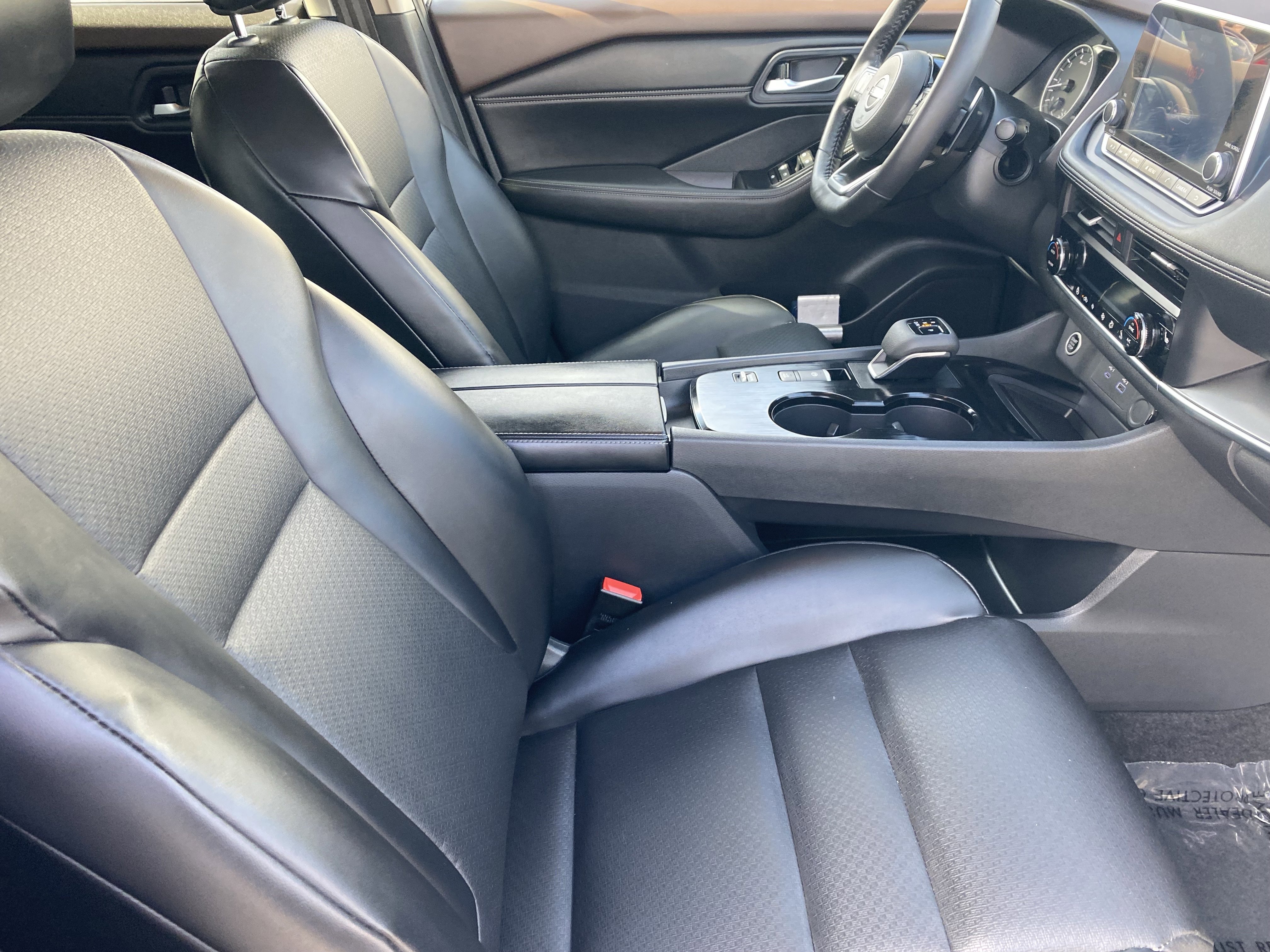 Used 2023 Nissan Rogue SV w/ SV Premium B Package image 11