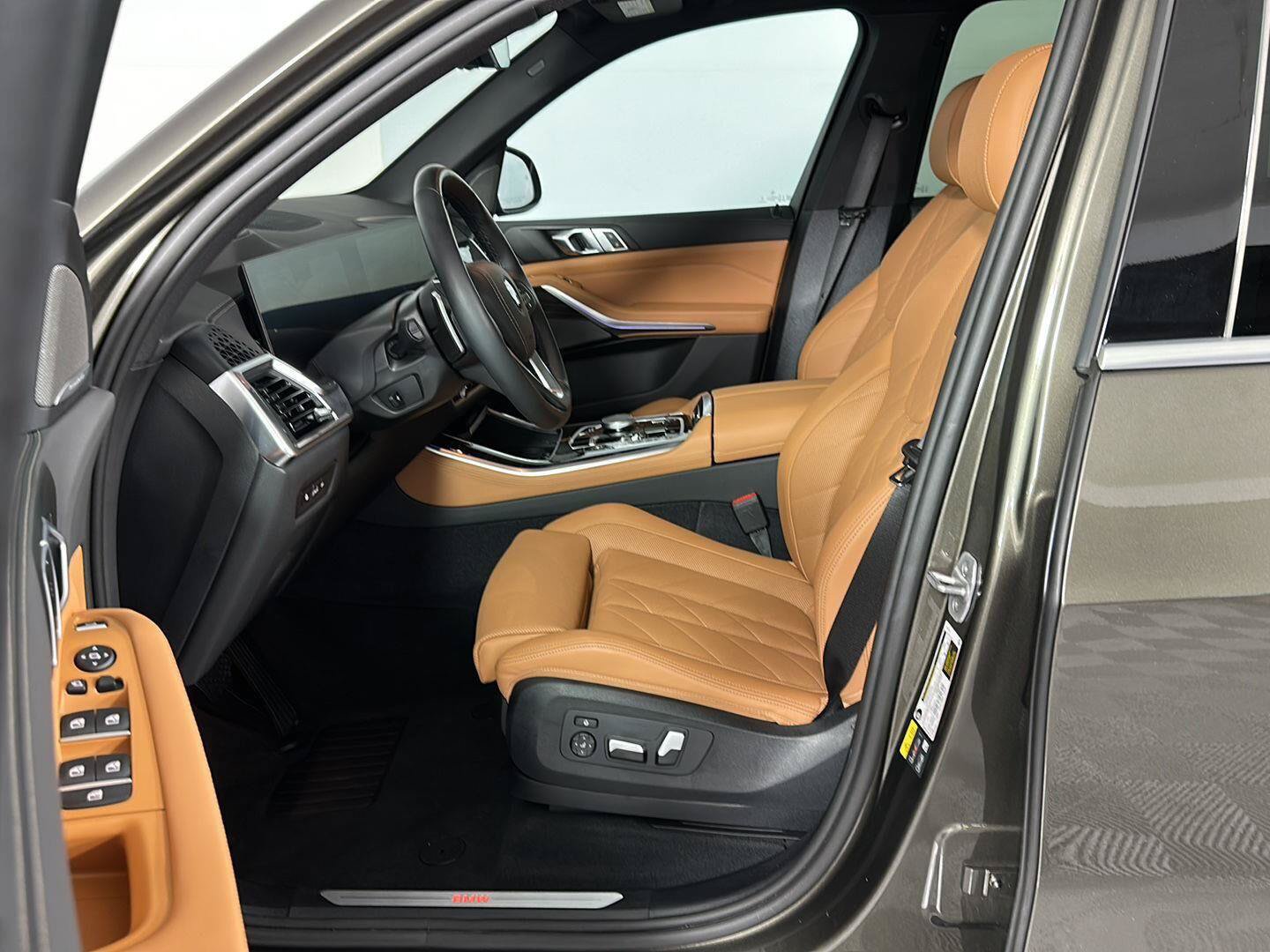 New 2026 BMW X5 xDrive50e w/ Premium Package AWD/4WD image 12