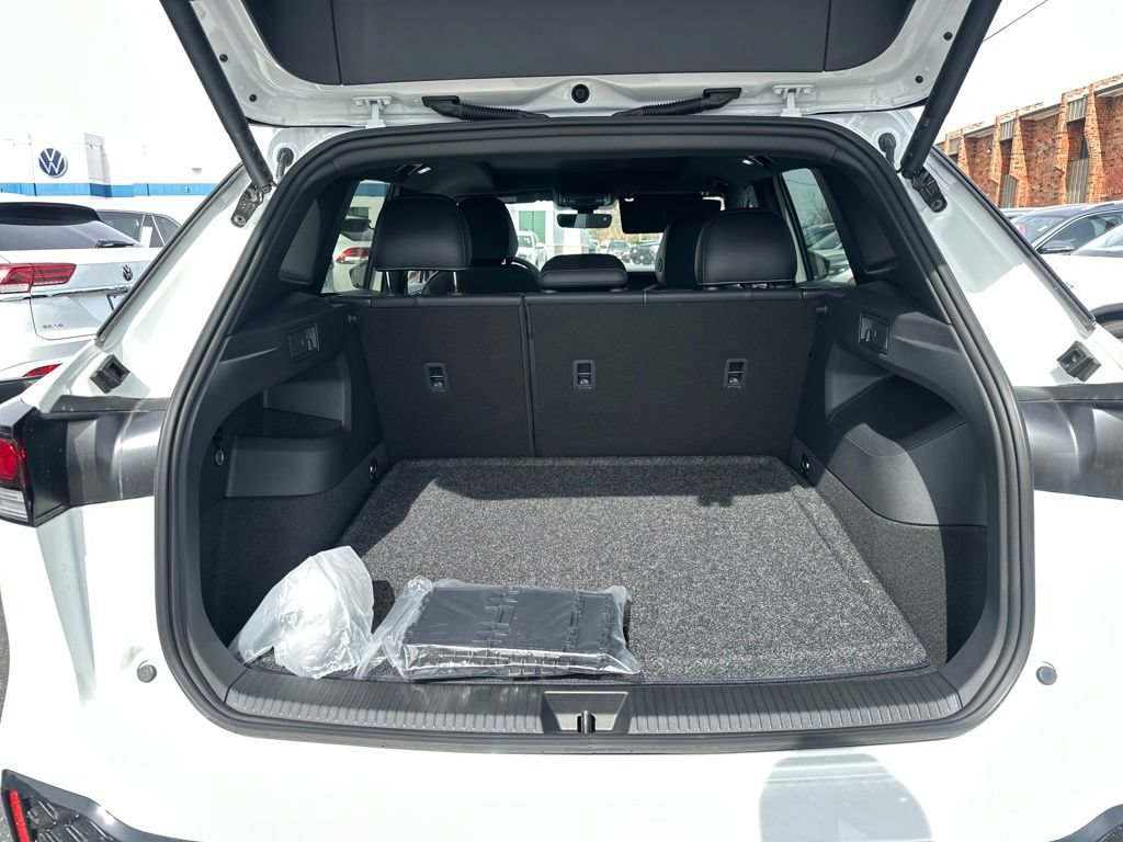 New 2026 Volkswagen Tiguan SE R-Line AWD/4WD image 24