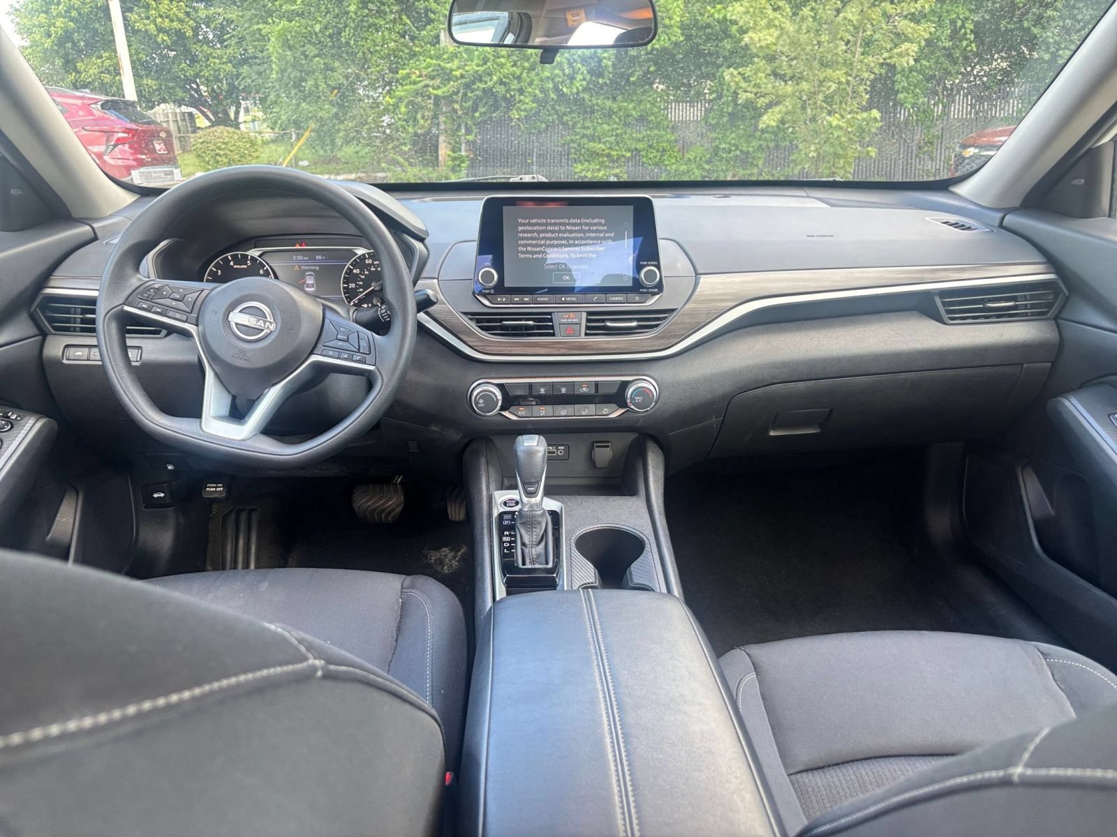 Used 2025 Nissan Altima 2.5 SV FWD image 31