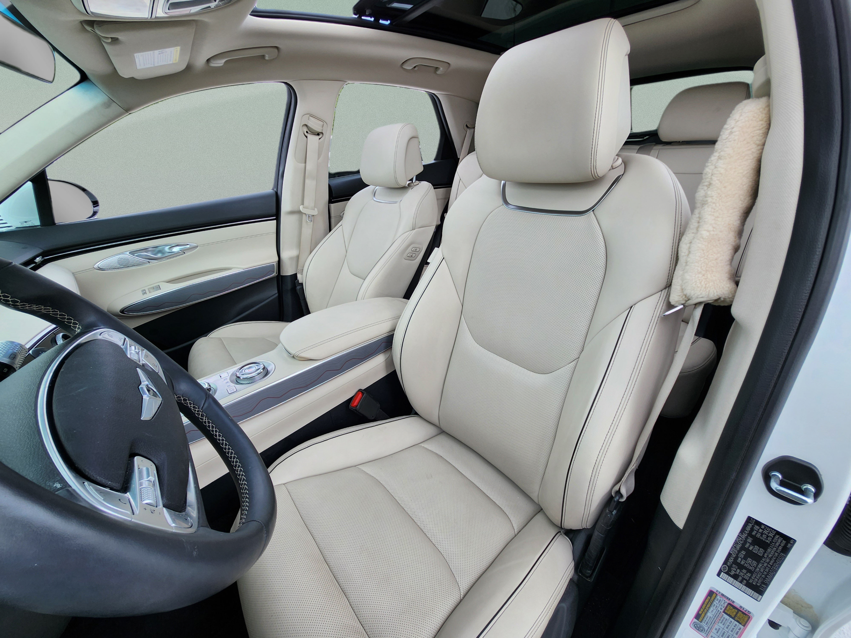 Used 2024 Genesis GV70 2.5T w/ Advanced Package AWD/4WD image 15