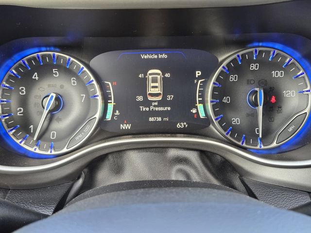 Used 2023 Chrysler Pacifica Touring-L image 15