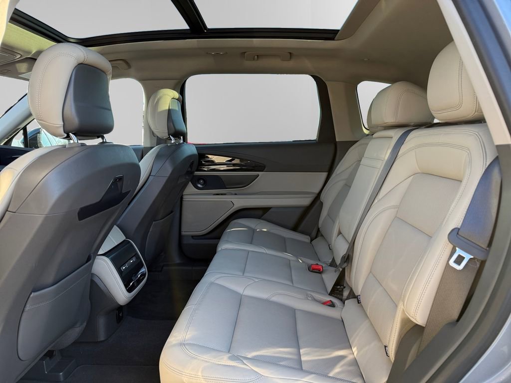 Used 2025 Lincoln Nautilus Premier w/ Equipment Group 102A image 13