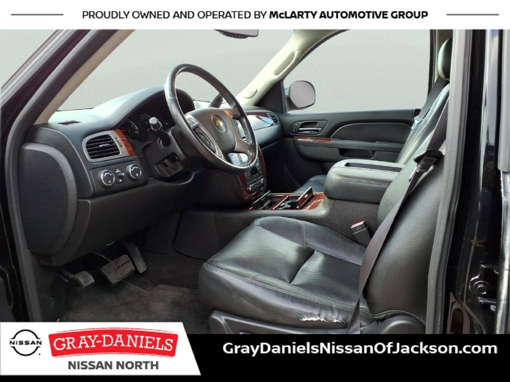 Used 2013 Chevrolet Avalanche LTZ AWD/4WD image 24