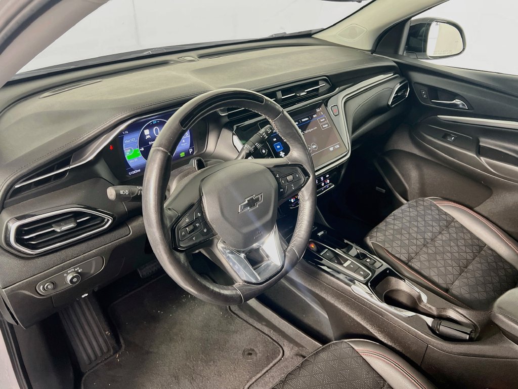 Used 2023 Chevrolet Bolt EUV Premier w/ Sun & Sound Package FWD image 9