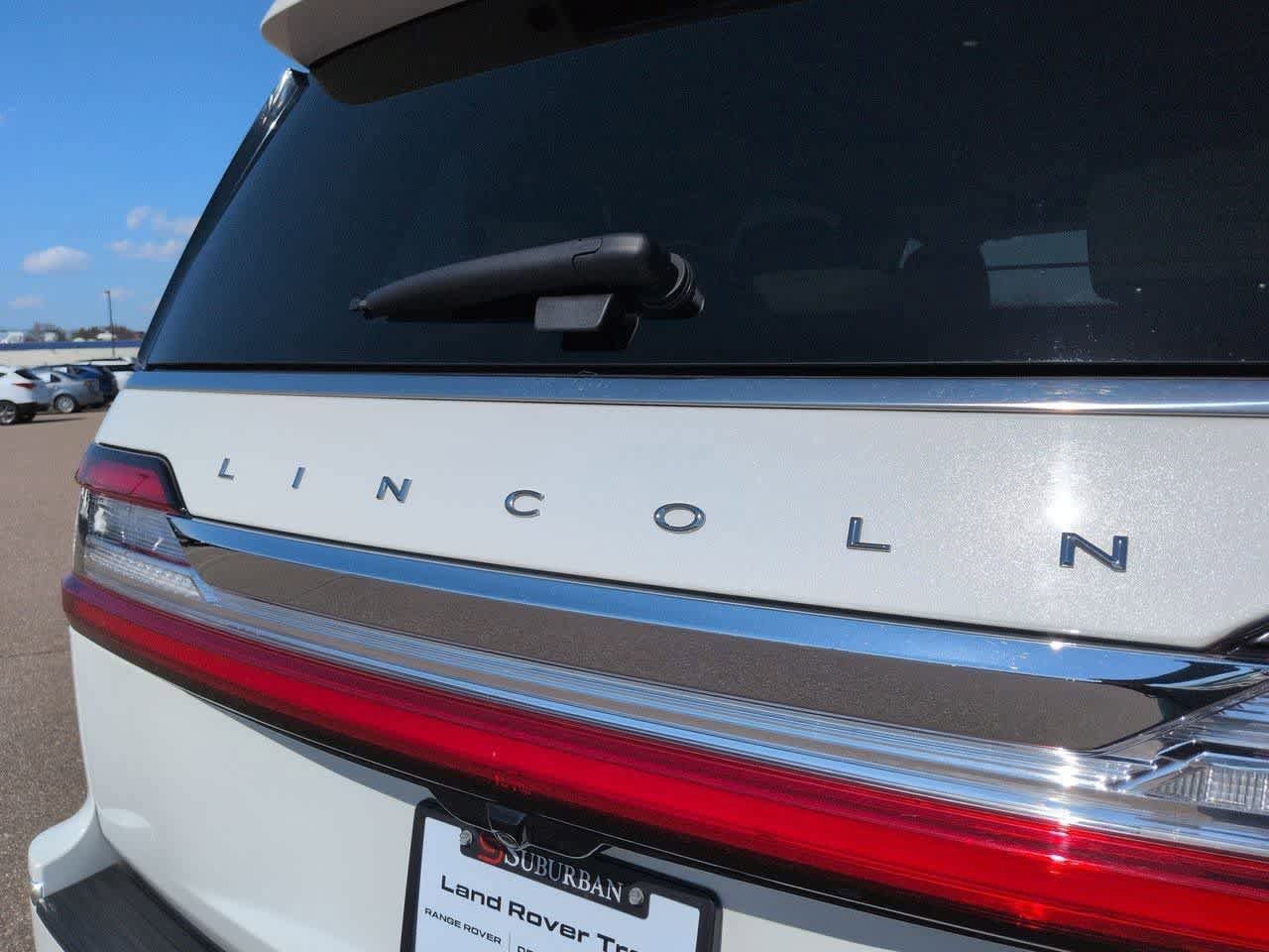 Used 2021 Lincoln Navigator Reserve w/ Luxury Package AWD/4WD image 11