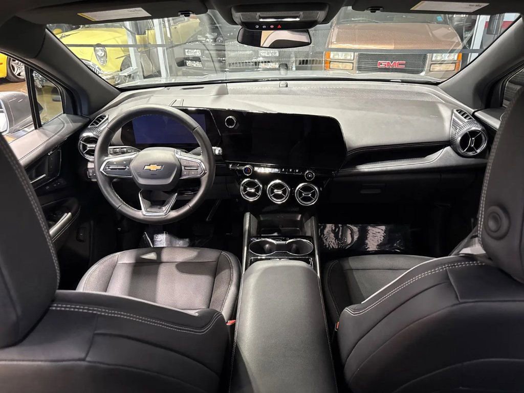 Used 2024 Chevrolet Blazer EV LT AWD/4WD image 17