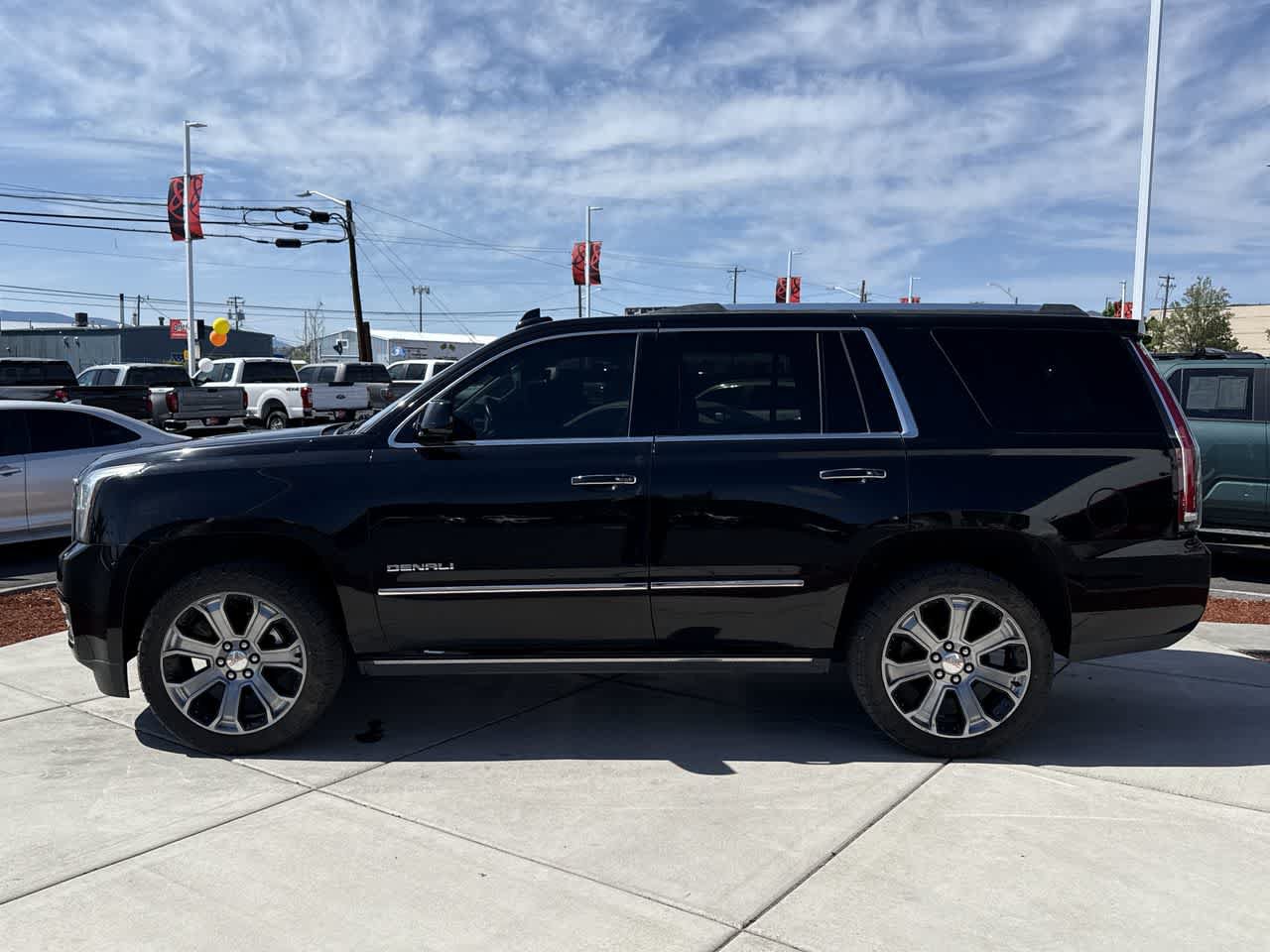 Used 2015 GMC Yukon Denali w/ Premium Package AWD/4WD image 2