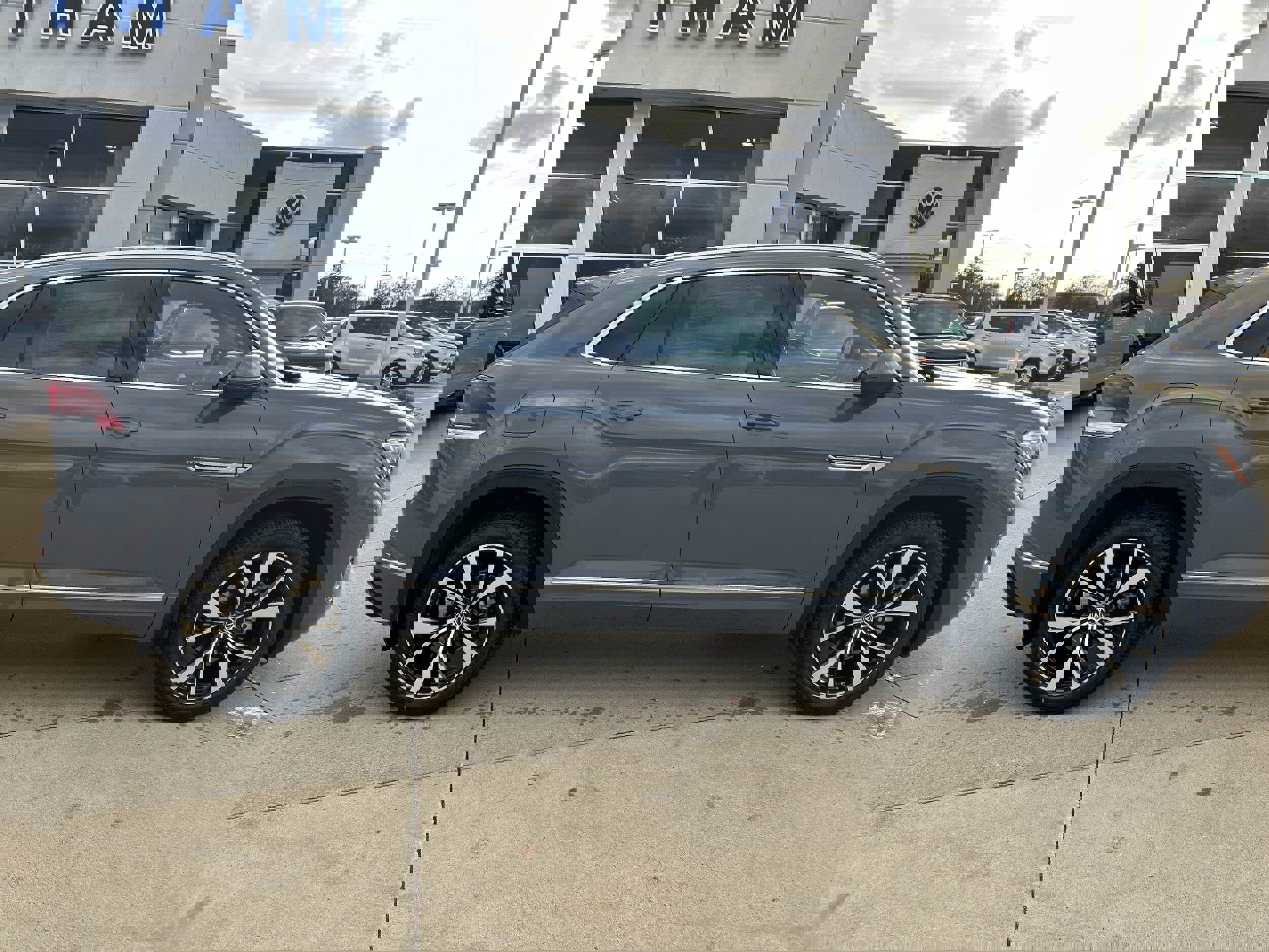 New 2026 Volkswagen Atlas Cross Sport SEL Premium R-Line image 3