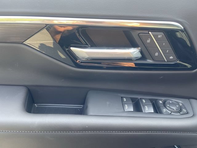 New 2026 Chevrolet Suburban LT w/ Comfort Package AWD/4WD image 13
