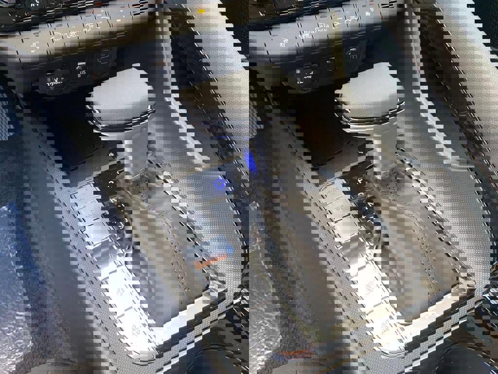 New 2025 Hyundai Elantra SEL image 17