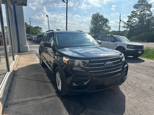 Used 2023 Ford Explorer XLT AWD/4WD image 7