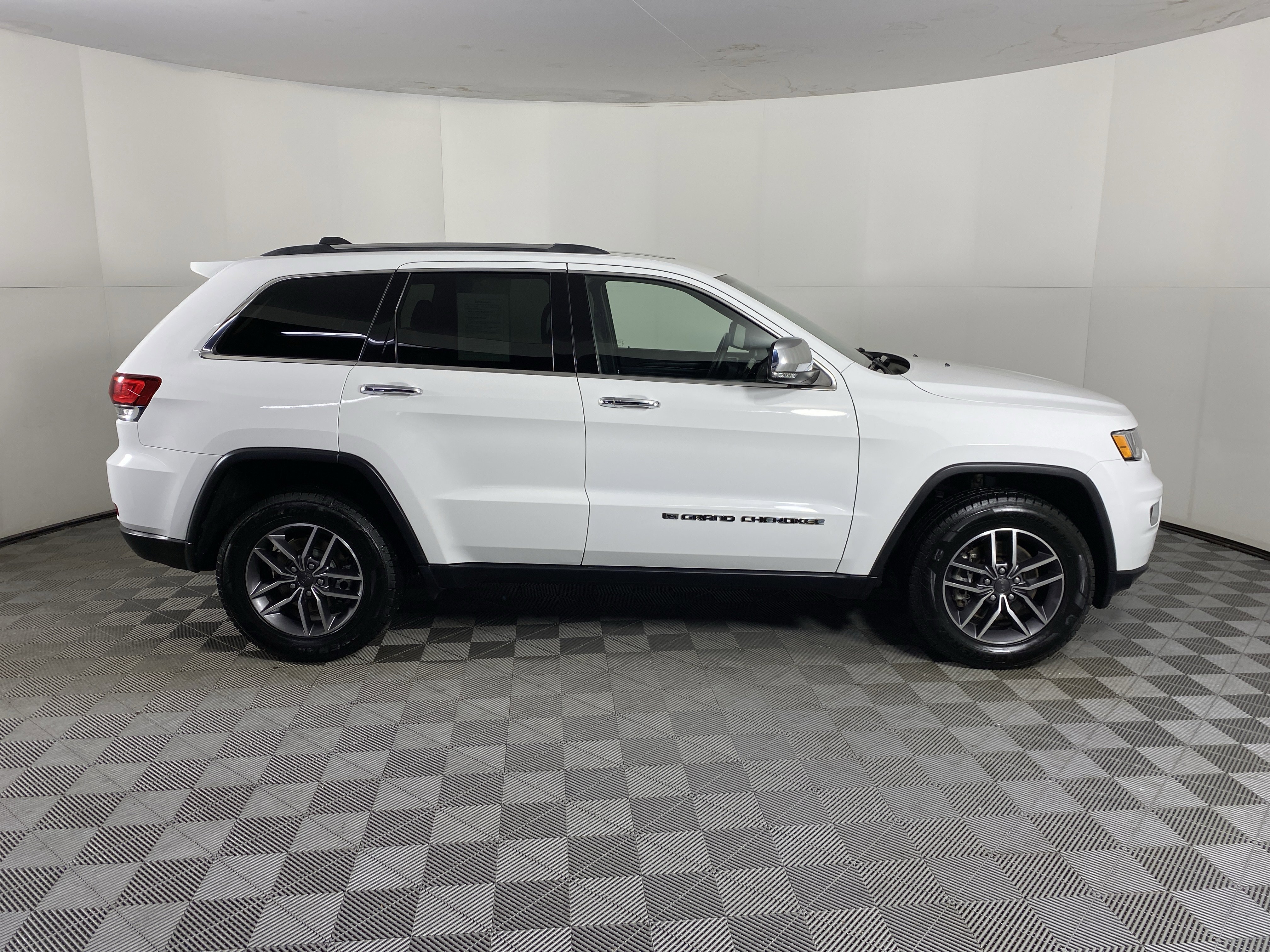 Used 2022 Jeep Grand Cherokee Limited image 8
