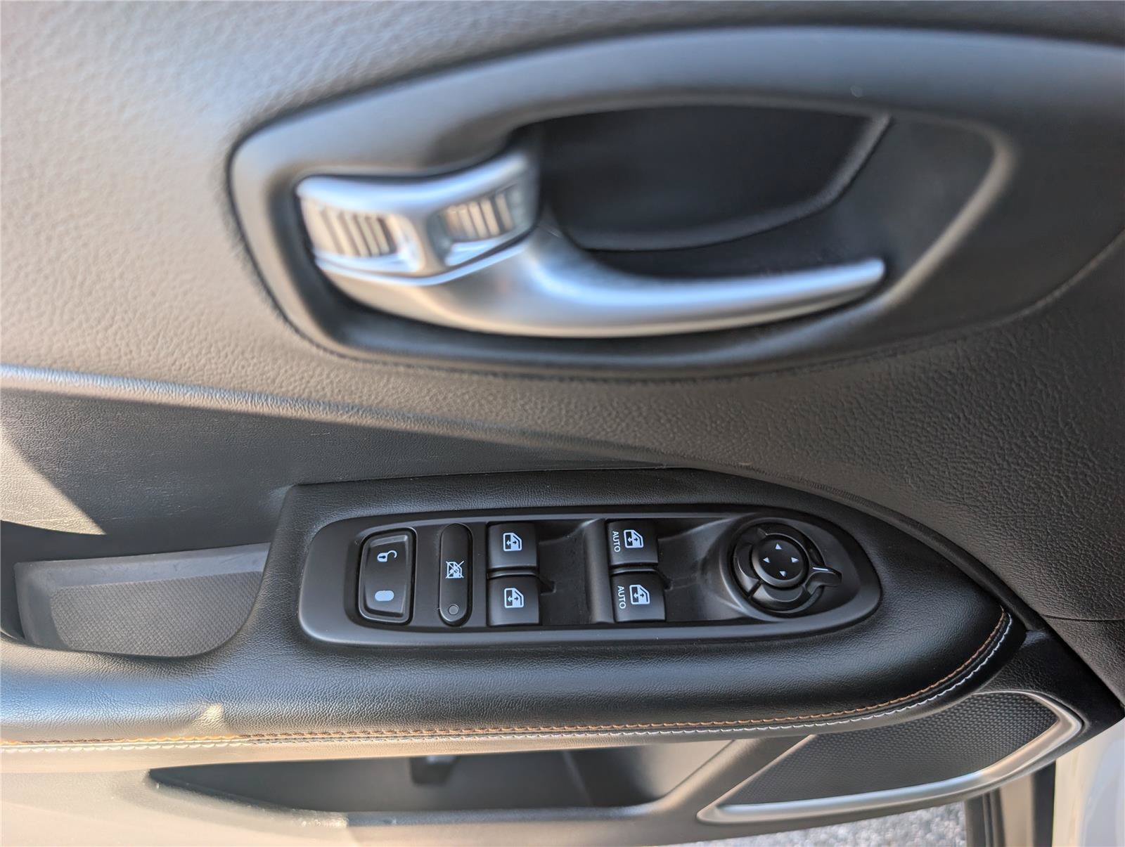 Used 2018 Jeep Compass Sport w/ Tech Group AWD/4WD image 21