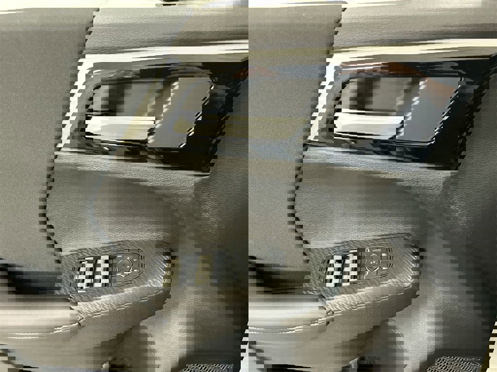 New 2025 Mitsubishi Outlander ES image 13