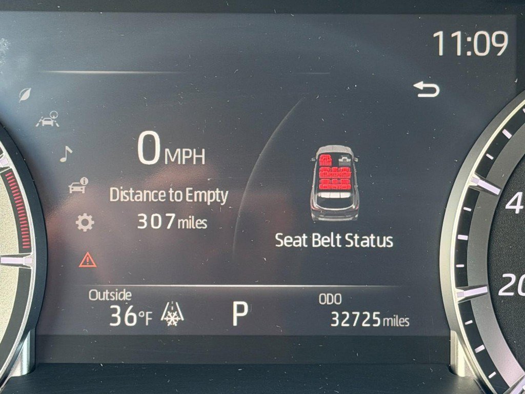 Used 2023 Toyota Highlander LE image 23