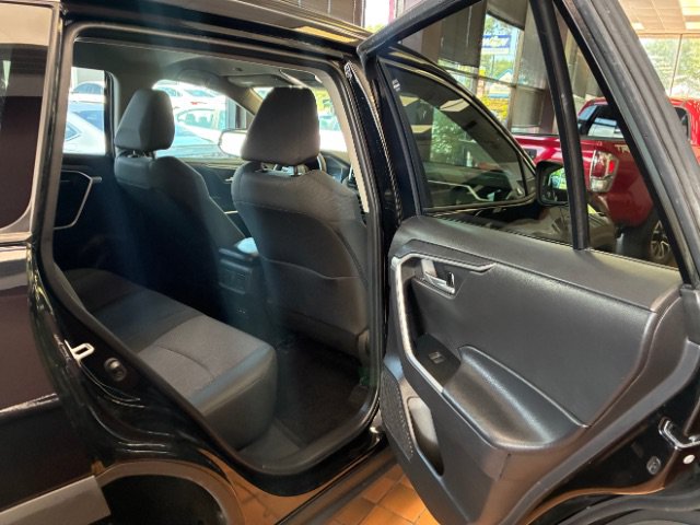 Used 2025 Toyota RAV4 XLE FWD image 27