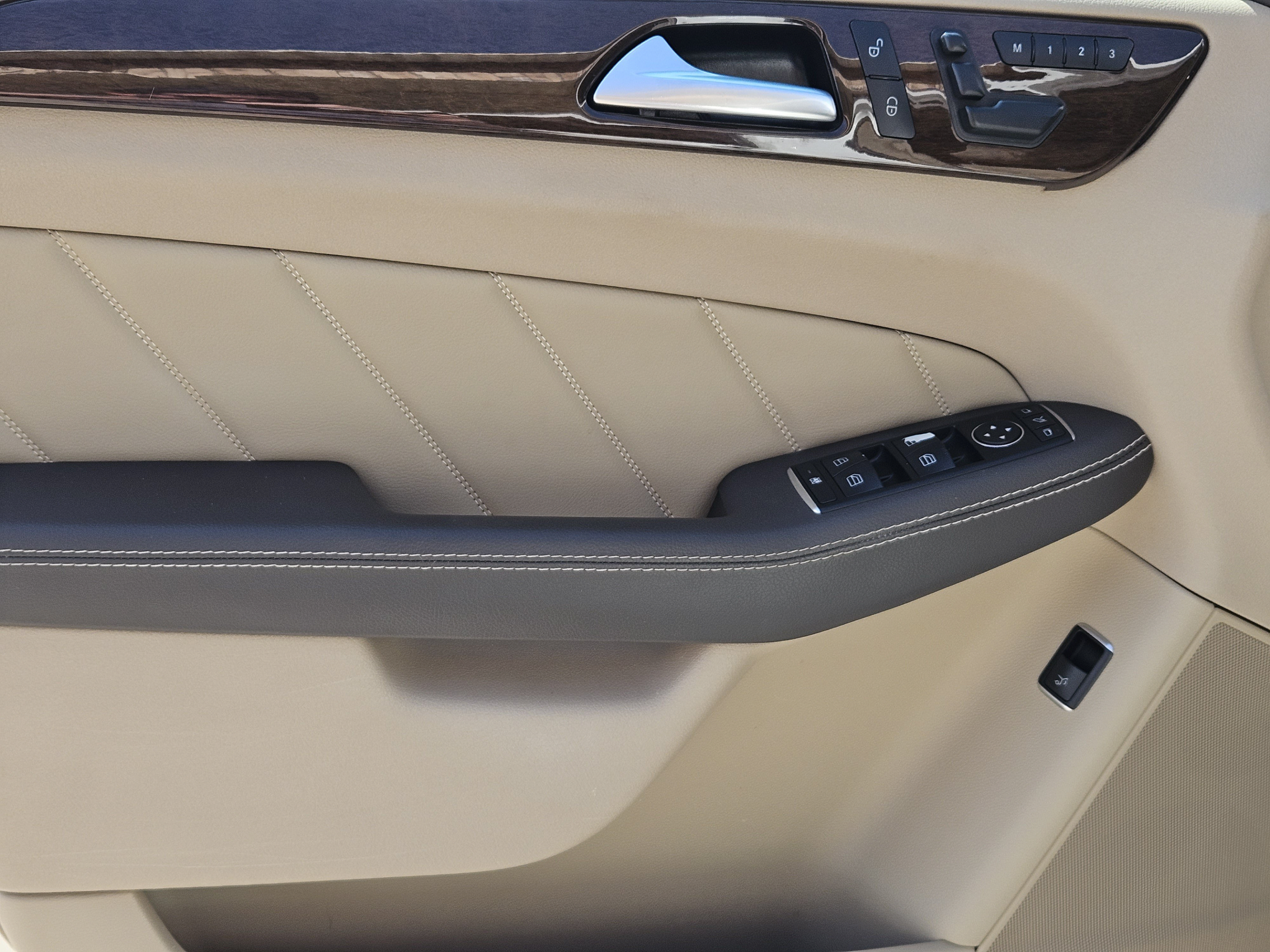 Used 2015 Mercedes-Benz GL 450 4MATIC image 19