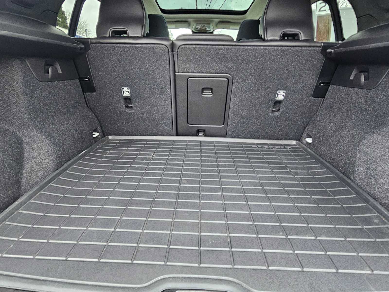 Certified 2025 Volvo XC40 B5 Core w/ Protection Package Premier image 15