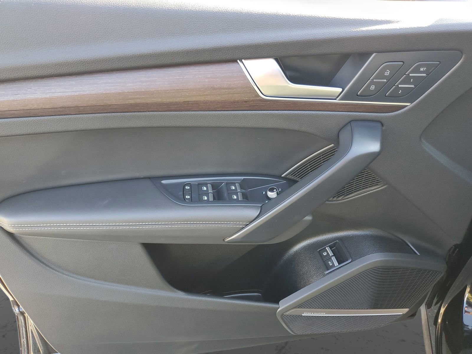 Used 2024 Audi Q5 e Premium Plus w/ Premium Plus Package image 19