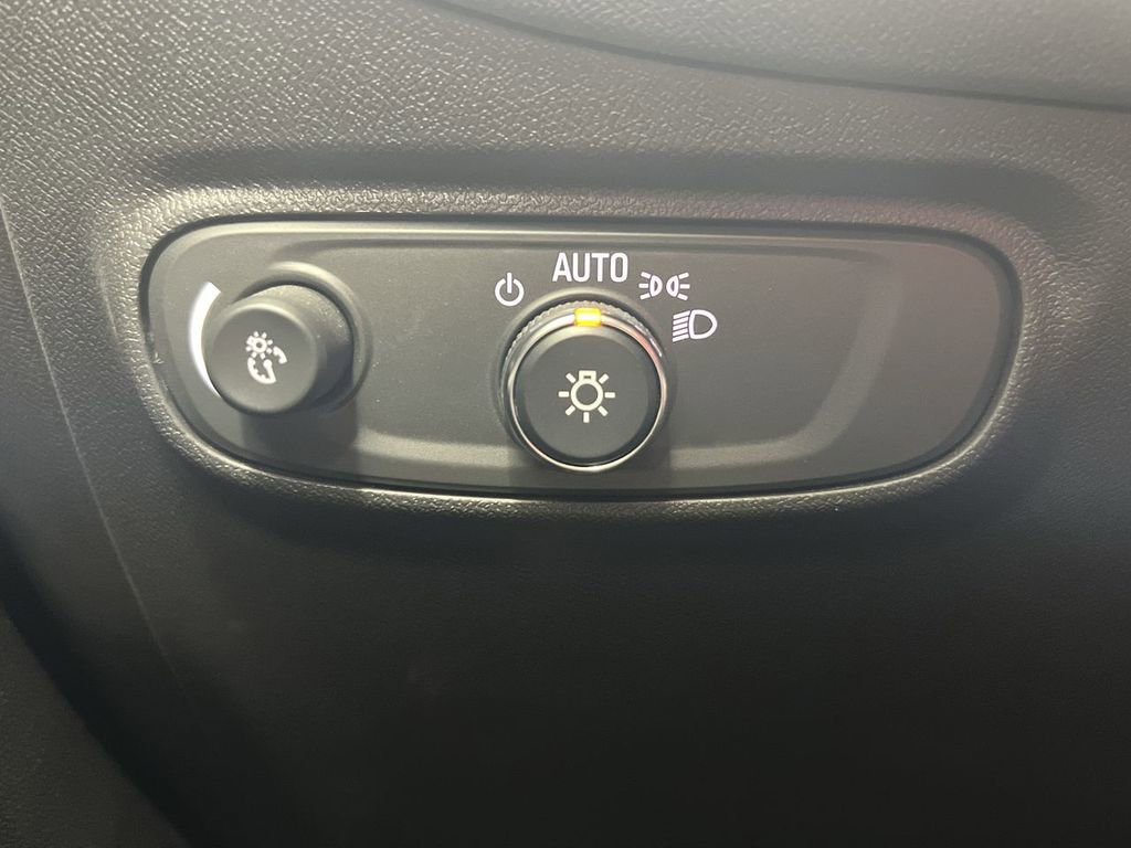 Used 2022 Chevrolet Equinox RS w/ RS Leather Package image 18