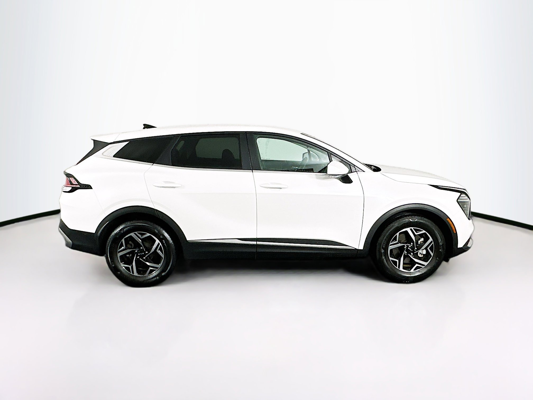 Used 2024 Kia Sportage LX image 10