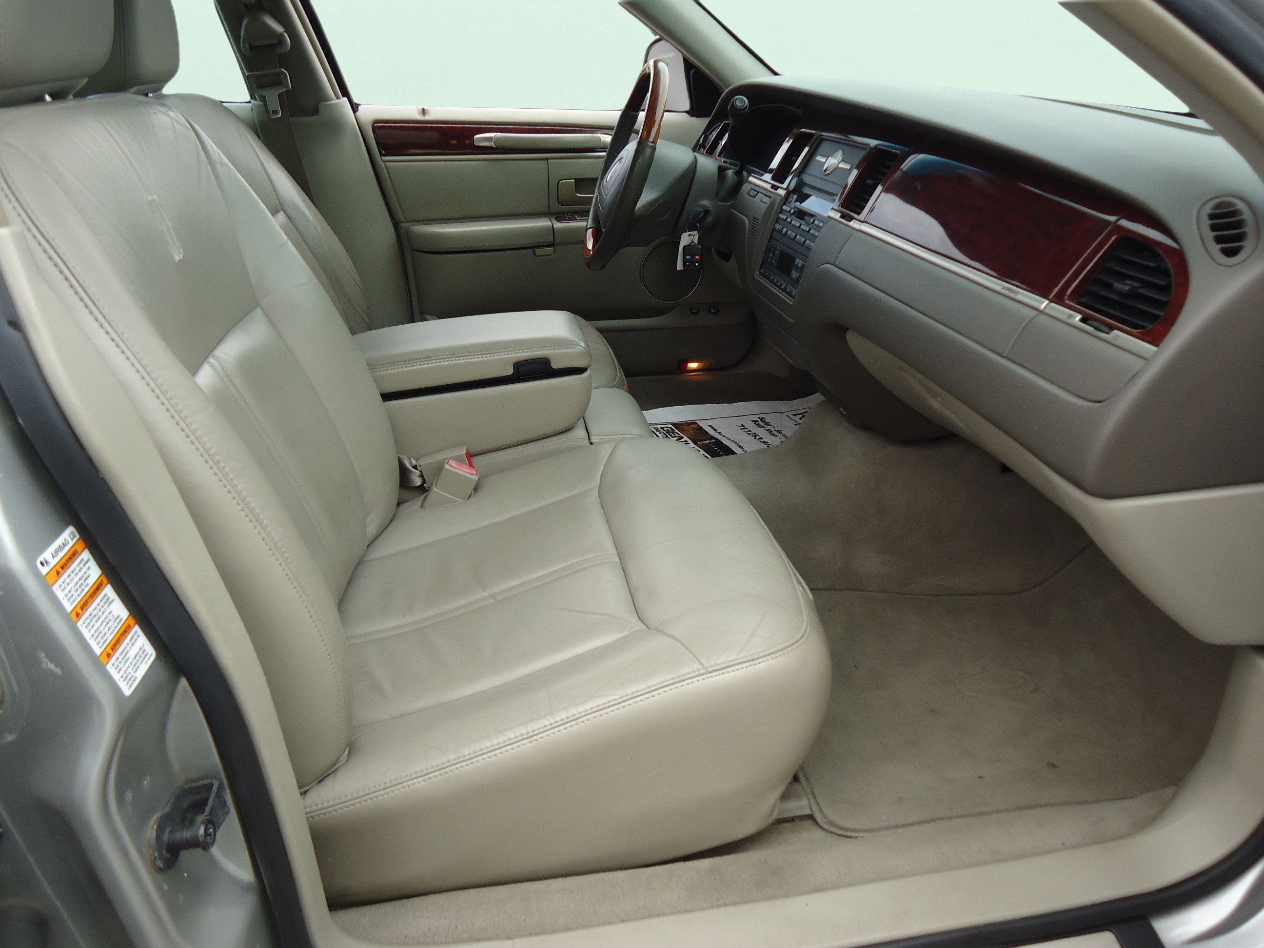 Used 2003 Lincoln Town Car Cartier RWD image 22