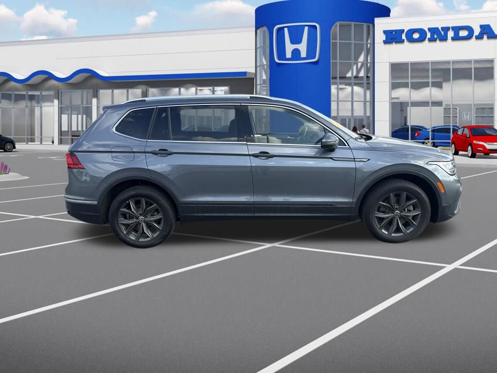 Used 2024 Volkswagen Tiguan SE image 10