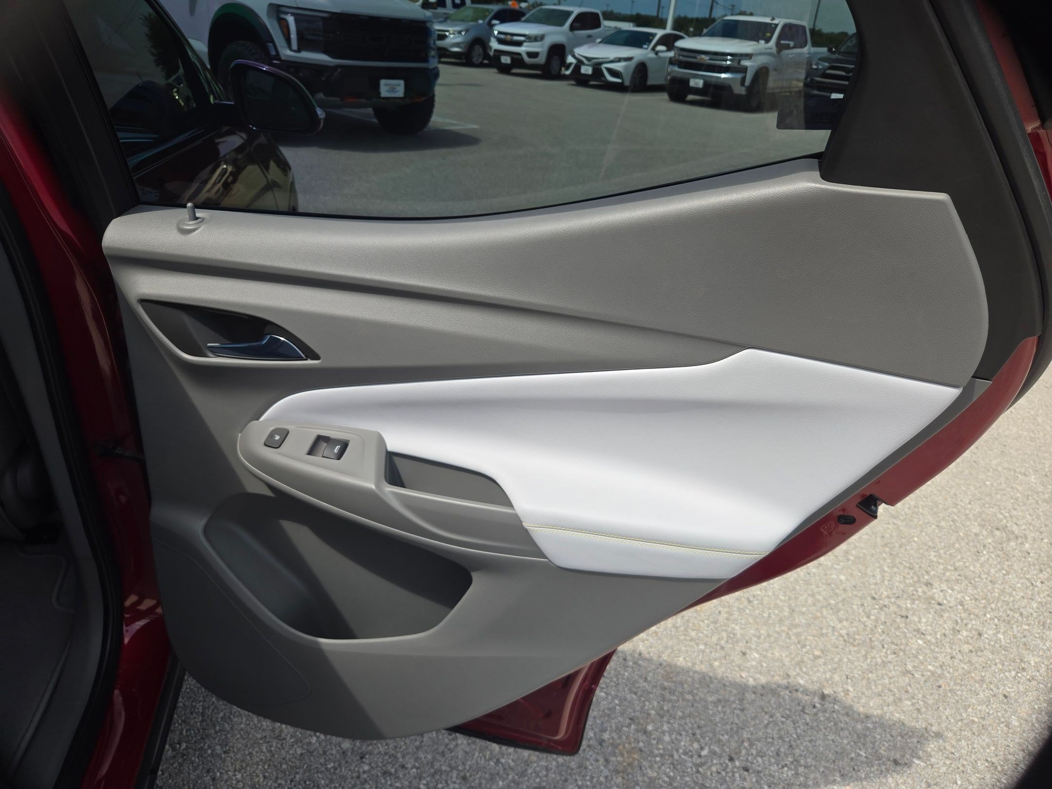 Used 2022 Chevrolet Bolt EUV Premier FWD image 23