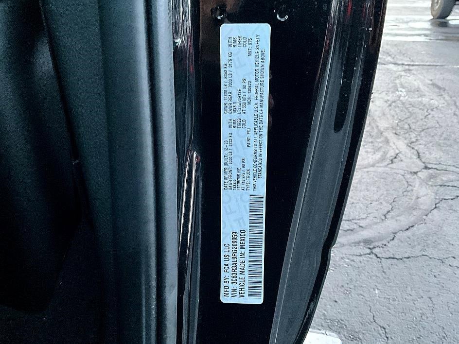 Used 2024 RAM 3500 Tradesman w/ Chrome Appearance Group image 33