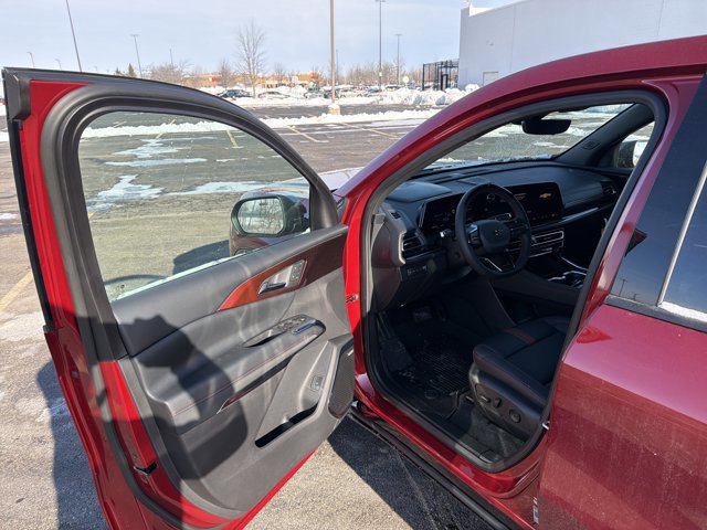 New 2026 Chevrolet Traverse RS w/ LPO, Floor Liner Package image 9