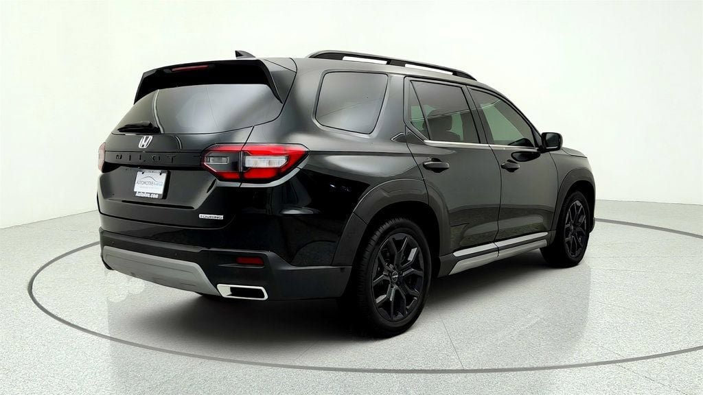 Used 2025 Honda Pilot Touring image 5