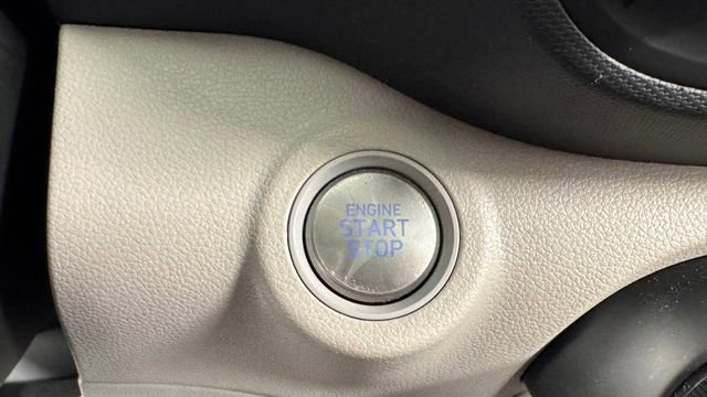 Used 2025 Hyundai Venue SEL FWD image 23