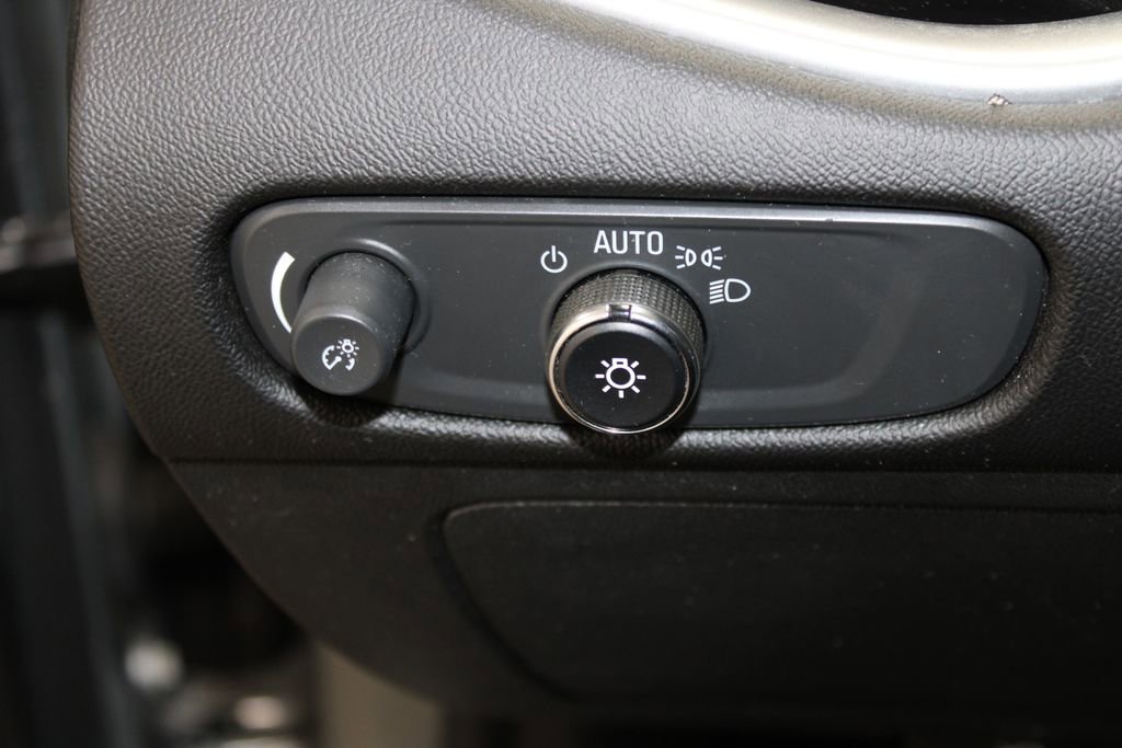 Used 2024 Chevrolet Malibu LT image 34