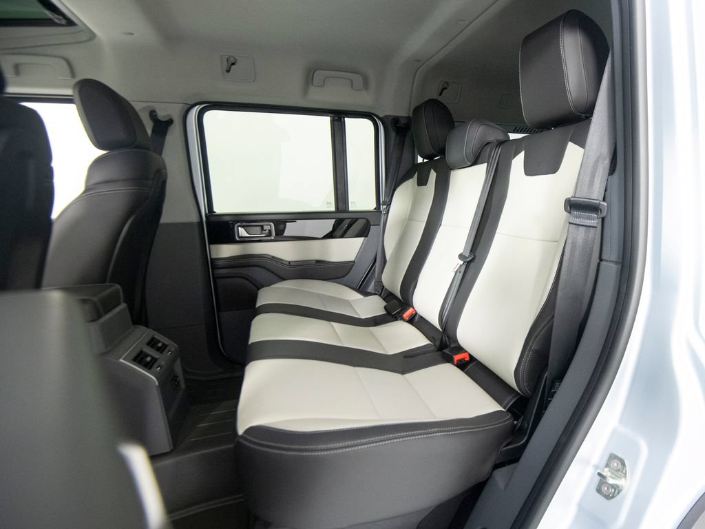 Used 2025 INEOS Grenadier AWD/4WD image 32