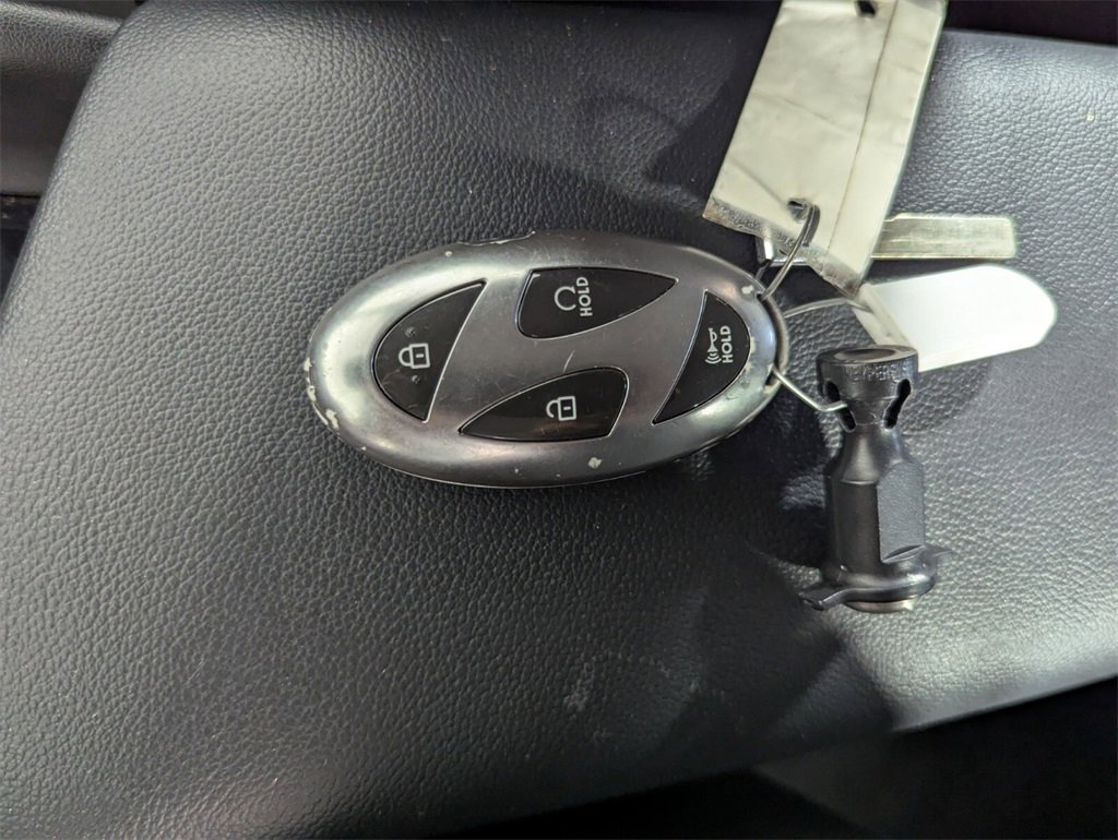 Certified 2024 Hyundai Elantra Blue image 28