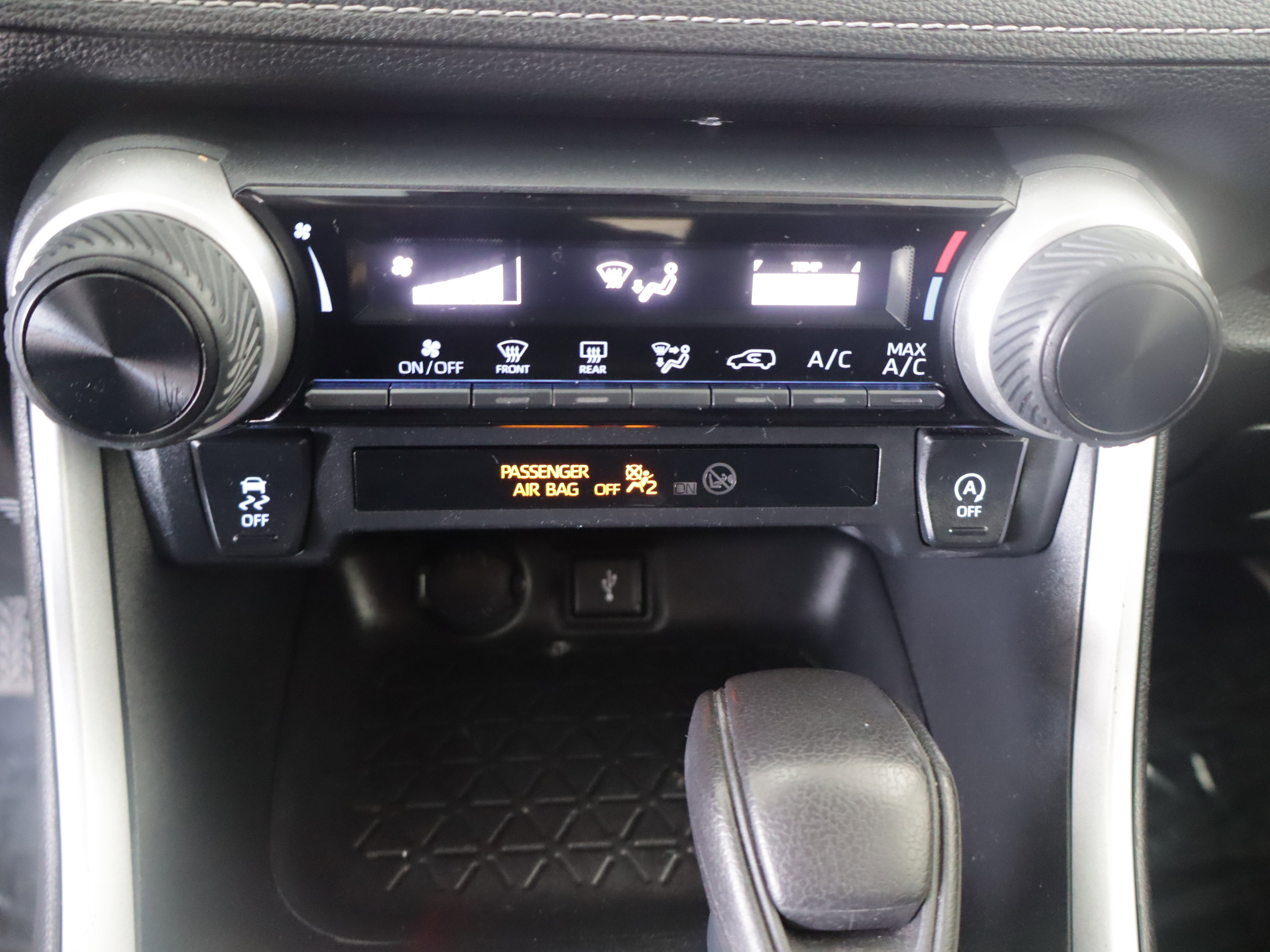 Used 2021 Toyota RAV4 LE image 14