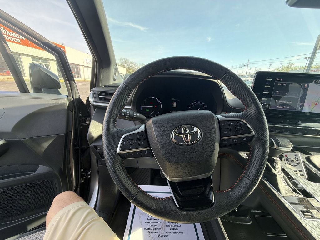 Used 2022 Toyota Sienna XSE w/ XSE Plus Package image 14